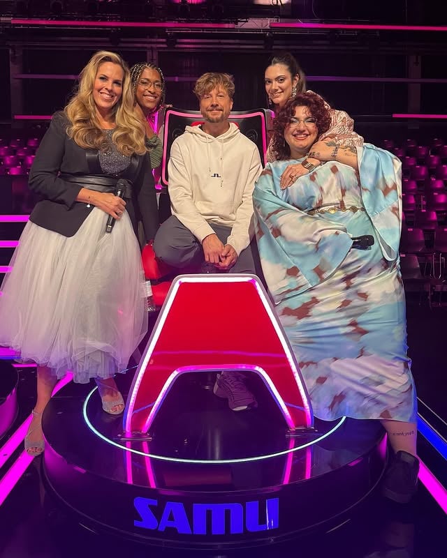 🖤❤️💛@thevoiceofgermany semifinal tonightIt’s so cool to be here with all the 12 amazing talents, 3 coach buddies and the whole crew again. And soon with the best TV crowd in the world. Don’t miss the show tonight at 8:15 on @sat.1 Aaaaand. We’re practicing our victory dance just in case the entertainment world gods are on our side tonight 🙏❤️#tiptaptiptap
