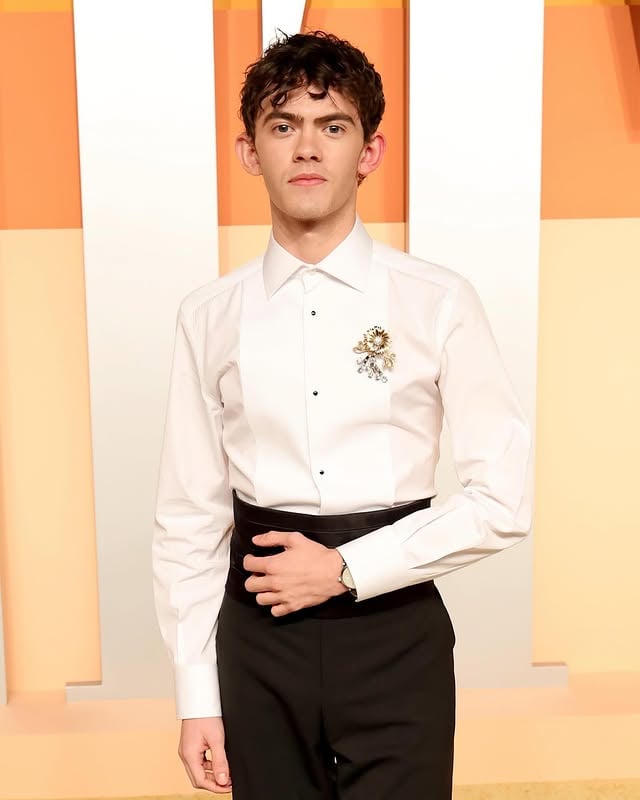 Drank too much @donjuliotequila and forgot to fix my hairSorry @shawnesssss Thanks for having me @vanityfair ❤️ #vfoscarparty @hollyevawhite @shawnesssss @dolcegabbana @prosper_pr by @joelocke03