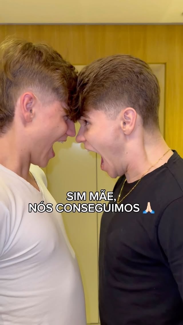 nunca imaginamos viver isso tão cedo. Deus realmente é Deus, ele nunca falha. Muito obrigado a todos vcs, nossa família e amigos! Isso jamais seria possível sem o apoio de vcs nas nossas vidas. A vcs aí do outro lado da tela, nossa eterna gratidão por tudo, isso é só o começo de Deus quiser. MUITO OBRIGADO 🙏🏻❤️😭...#reels #gratidao #1milhao #conquista #explorar #sertanejo #obrigado #instagram #deus #cantores #trabalho #mae #pai #familia by @pedrohenriqueejoaovictor