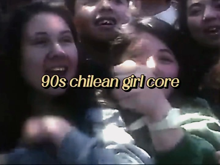 hice este video recopilatorio de extractos sacados de entrevistas/programas/series, intentando resumir en treinta segundos a la juventud femenina chilena de los años 90s 💐 hope you like it 🫶🏻 by @90s.sapphic