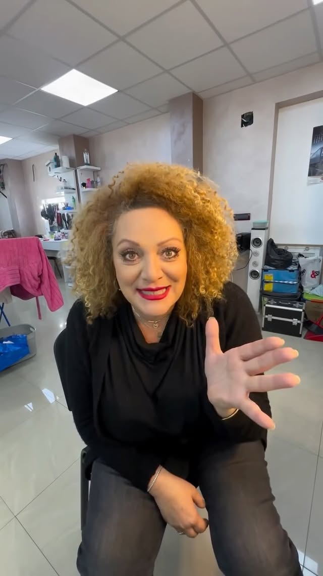 HALO LJUDII KAKO SAM SE NADALA, DOBRO SE NISAM UDALA @kako_sam_se_nadala 31. Oktobar @akademija28 @sandra_bugarski @damnjanovski_ @schomiobradovic#kakosamsenadala by @sandra_bugarski