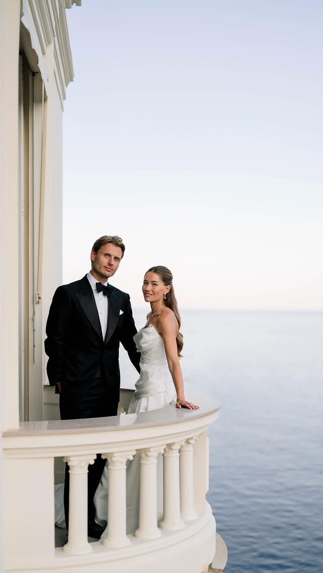 Forever starts now! 🥹🤍😭Videographer @laurentrostaingPlanning & design @whiteedenweddingsPhotographer @gregfinckVideographer @laurentrostaingLace dress @rimearodakyJewelry @ngdiamonds Ceremony dress @rimearodakyLace dress @nettabenshabu Party dress @soyeuxdesign Venue Villa La Vigie @montecarlosbm Entertainment @elanartists DJ @thomasdusseune Floral design @missrose_by_perine Beauty @beautypami @amandinebmakeup Production @aucop_event Stationery @silentwordstudio Bridal dresser @goldleafbrides Rentals @options_Nice @deco_flamme #bride #bride2025 #wedding #reception by @lovisabarkman