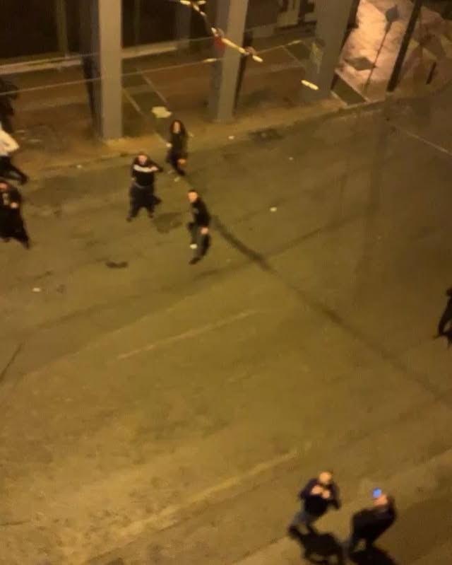 Телега старая, колеса гнутые , а нам не важно, мы на выезде