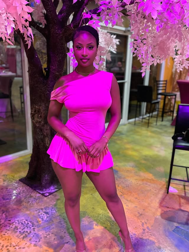 V I Pink 💕 @exclusivbyanoush242