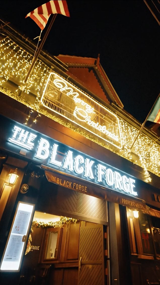 Twelve Twelve. What an incredible weekend as always at The Black Forge Inn 🎇 Irish Dancing 🩰 World Class Food 🥩 Proper Cocktails 🍸Forged Takeover 🖤🤍Live Music Daily 🎶 Christmas Celebrations 🎁 The Greatest Pub In The World 🌍 The Black Forge Inn 🎇🎆🎉