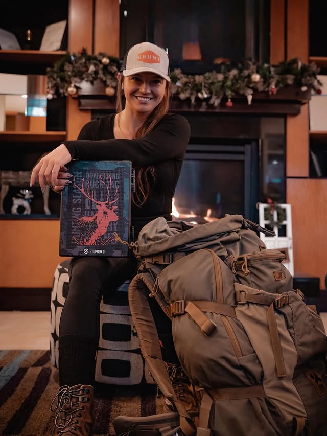 Packing a little extra this Christmas! 🎄 @stopboxusa Hat & boots: @bruntworkwear