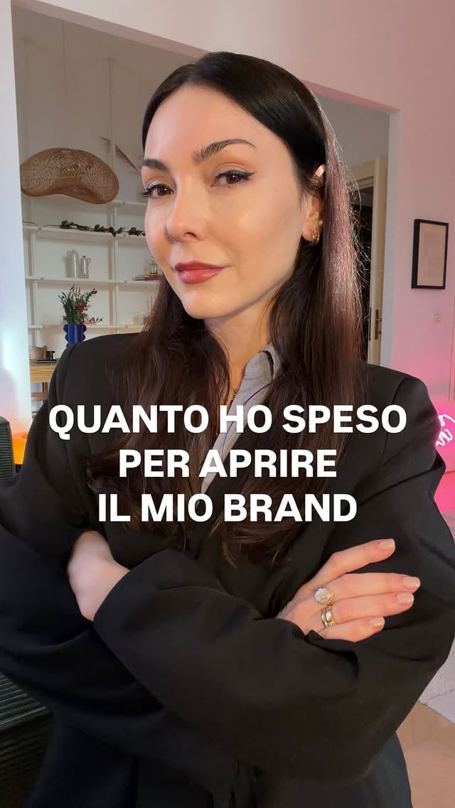 Quanto ho speso per aprire @hey__cutie___ ?Vi racconto tutto sull’investimento iniziale, 3 minuti sono pochi per raccontare un’impresa ma ci tenevo a rispondere a una delle domande che mi fate più spesso 🙏🏻♥️#heycutie #smallbusiness #cronachediunosmallbusiness #imprenditoriafemminile #skincare by @misstrawberryfields