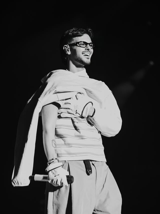 Madrid… todavía con la resaca emocional 🥲 Gracias a todos los que llenasteis el Movistar y a todo el equipo que hizo esto posible 💜 Dirección artística y coreográfica:@alexmanga10Asistente dirección artística y coreográfica:@elenaasmBailarines:@elenaasm @marcopipani @marttahdeez @chrisangelous @josesanz @albapastur @laradiazzz @xavirubi_ @arescosta_ @marcosml22 @arenow__ @nickmorilla_Management:@josecanocarrilero@thenovamanagement Asistente management y producción: @andresheffieldTour manager y producción:@cascabeluStage manager y producción:@peter_fiAsistente producción:@xaviicano_Visuales, luces, realización y diseño:@j.rubio95@pablori_ori@muwasha@javi_afi@visuall.tvBanda:@adrianaterren @tony_waka@its_leia_music @quimcastello @alexasu.wav @alexdelion__Director musical e ingeniería:@allnightproducerTécnicos:javierburguillosonido@piposll@mister_antthony@arenasaudioEscenografía y arte:@jordanboydmusicCuadro flamenco y saxo:@mirimoren.o@victorfrancoguitarrista@antoniosanchezflamenco@jesuscamposrdgz@laauraareeyesMini Abraham:@maxitoarangoEstilismo:@cristtianbmAsistente estilismo:@sarabeylerMUAH:@josemitbr@di0nisieAgradecimientos:@rcb_scooter@yelenalafargue_escuela@orquestaconcertantemadrid@josemdruetFotógrafos y videógrafos:@raulphoto@loukascosti@dimxsav@iamsozos@alexdemetriou_96@mike9asprou@j.hood_@daniiyellowTeleprompter:@lorenamongemusicBooking y promotora:@polarnightsagency@inverfest by @abrahammateo