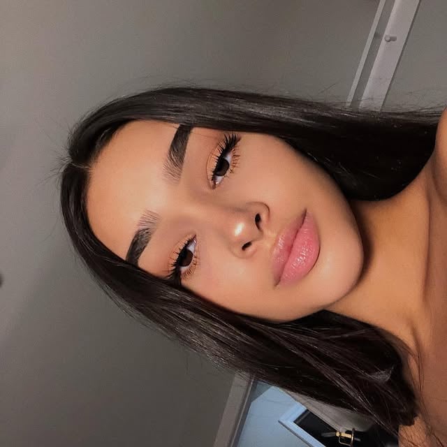Who else thinks 2021 is gonna be more about natural looking makeup? by @linernbrows