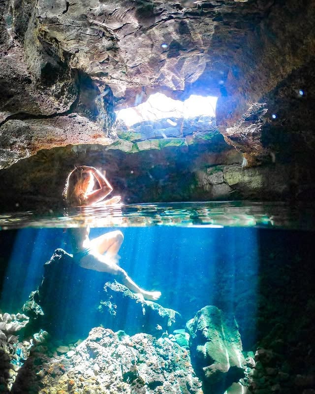 Queen’s Pool🧜‍♀️🌿💙💙💙・溶岩トレッキング後にチャポン💎真水が溜まってる神秘的な泉💫🧚🏾‍♀️身も心も癒されてキレイさっぱり☺️💛ハワイ島の大自然に圧倒されっぱなし😳🙌🏾#知らないハワイがいっぱい‼️・こんなステキな場所に連れてきてくれてさえちゃんありがとう😭🙏🏾💜💋@saeloha_aloha 🌈・📸 @maimade_oc 👱🏿‍♀️#goprohero6 #domeport#ドームポート