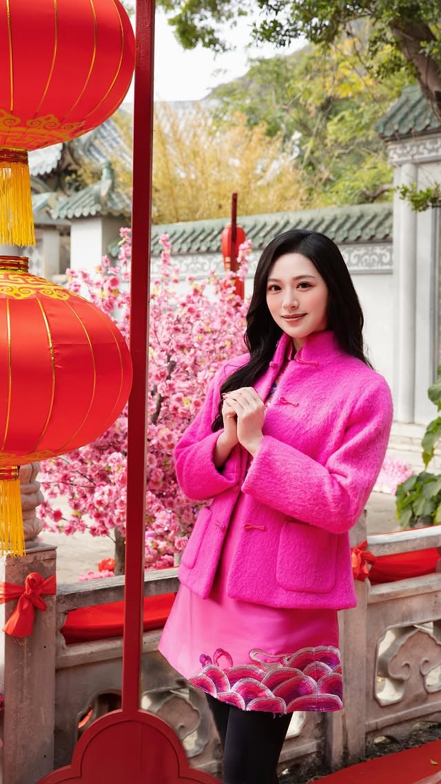 大年初三赤口🧨祝大家一團和氣，和氣生財、人緣廣結、吉星高照🌟我特意寫了個「福」字送給大家祝願人人幸福美滿、馬上有福🧧 P.S. 第一次試「造」影片，發現並不簡單下次會努力做得更好，清清楚楚一筆一劃寫好個「福」字🤭