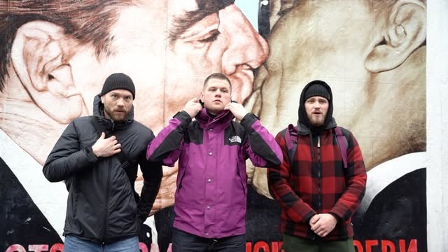 На фоні загнивающого совка! 

#гонор
