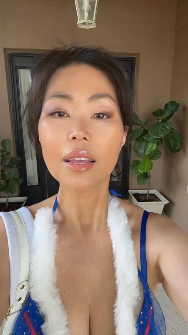 Going out in public in my daughter’s clothes is a new level of courage or stupidity I’m not sure which? I will post the next reel immediately after this one so you get the whole video without having to wait for it as it was a bit long.