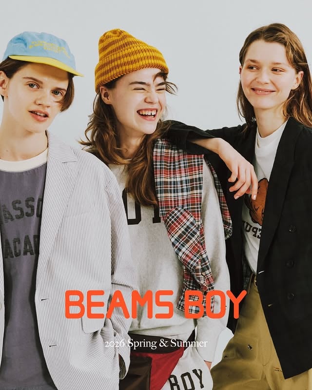 BEAMS BOY 2026 Spring ＆ Summer COLLECTION Vol.1『OFFICIAL SUMMER HANDBOOK』原点であるトラッドやアイビーを軸に、BEAMS BOY流の軽やかな遊び心を加えながら“SUMMER PREPPY”スタイルを展開します。BEAMSが50周年を迎える節目の年に、〈BEAMS BOY〉らしい誠実さと自由な感性を掛け合わせ、新しいプレッピースタイルのお手本になるような、そんな思いを込めた新シーズンにご期待ください。“OFFICIAL SUMMER HANDBOOK” Built upon the brand’s roots in traditional and Ivy style, this season presents a “SUMMER PREPPY” look enriched with BEAMS BOY’s signature lightness and playful spirit. Marking BEAMS’ 50th anniversary, this milestone season brings together the sincerity that defines BEAMS BOY with a sense of free-spirited creativity. We invite you to look forward to the beginning of a new chapter—one that sets the standard for a renewed interpretation of preppy style.@beams_boy_official#ビームスボーイ #BEAMSBOY #ビームス #BEAMS by @beams_boy_official