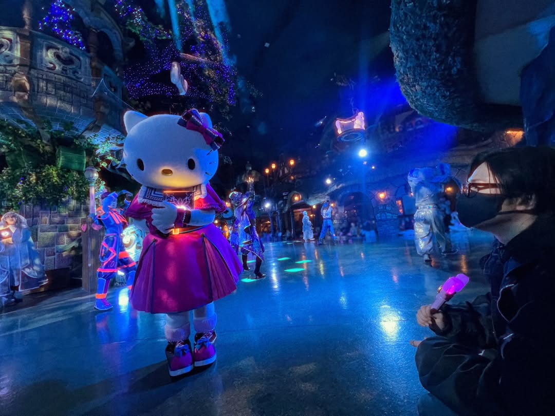 _⠀ピューロランド行ってきた話⠀⠀お声がけいただき数年ぶりに⠀サンリオピューロランドさん⠀遊びに行ってきました！⠀⠀初めて役者としてのお仕事をいただき⠀初めて舞台に立たせていただいた⠀ずっと大切で、特別な場所。⠀⠀⠀僕の原点です。⠀⠀⠀その初舞台作品⠀『ちっちゃな英雄（ヒーロー）』にて⠀作詞を担当されていた植野慶子先生。⠀⠀当時たくさんお世話になりました。⠀⠀そんな慶子先生が⠀10年ぶりの完全新作パレード⠀⠀⠀『The Quest of Wonders Parade』⠀⠀⠀の作詞を担当されるという事で⠀今回はそのパレードを観させていただきました。⠀⠀⠀いつの間にか笑顔になっていて⠀とっても幸せな気持ちになれました。⠀⠀⠀ピューロランドはいつだって⠀大切な事を思い出させてくれます。⠀⠀是非サンリオピューロランド⠀遊びに行ってみてね。⠀⠀そして新パレード⠀歌詞に注目して楽しんでくださいっ！⠀⠀新しさも、懐かしさも感じつつ⠀初心に帰れる素敵な時間を過ごせました。⠀⠀#サンリオピューロランド #ピューロ ⠀#ピューロランド35周年⠀#thequestofwondersparade ⠀ by @shin_tamura_official