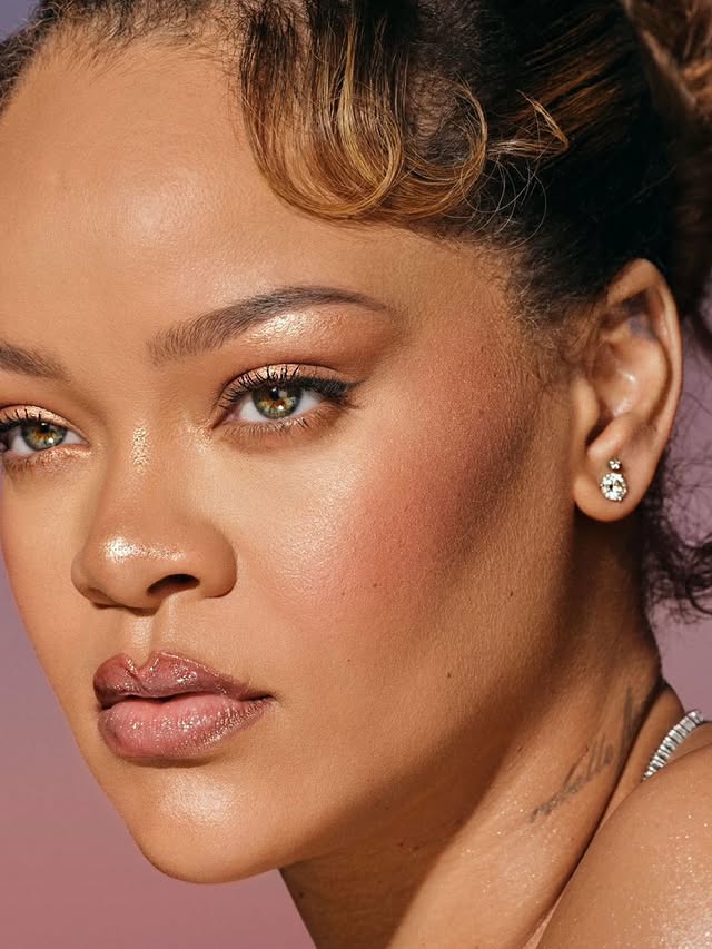 Kiss it better, baby.#rihanna