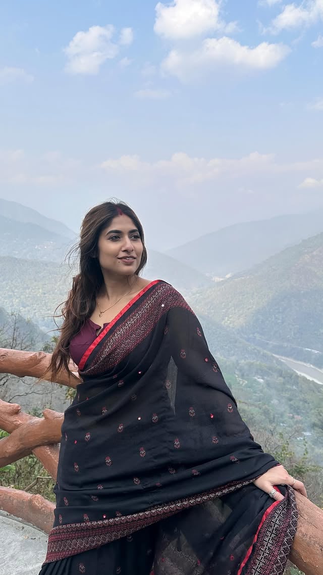 ❤️#reelsinstagram #bengalimodel #sareereels #northbengal #exploremore by @atrreyee_