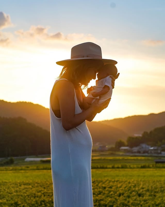 WELCOME TO EARTH🤲🏽🌎🎉【ご報告】母になりました🤱💫⁡2022年8月30日『冒険家の日』🐯息子が誕生しました👶🏽🌏⁡浪に生きると書いて✍️ ”浪生” ROWです🌊⁡良いナミも、困難なナミもどんなときも”楽しむ”ことを忘れず生きていける逞しい男の子になったらいいな🏄🏽🌊⁡冒険家の日を選んで生まれてきてくれたロウこの美しい地球をたくさん旅してたくさんの友達と出会って遊んで、目で見て感じて、心が震える瞬間がいっぱいの愛溢れる💞カラフルな人生にしてね🌈💜💛⁡そして一緒に楽しい思い出を作る大冒険をしていこうね🤸🏽‍♀️💫🌎⁡LIFE IS SWELL🌊あなたの人生が素晴らしい物語になるように📘全力でサポートしていくよ💪🏾生まれてきてくれてありがとう🤍幸せをありがとう🤍🥲🤍⁡#ほんとに人間でてきた👶🏽#第2章始まった感🔥#マママーコマインドもどうぞよろしくお願いします🫶🏾💛 by @maakomind