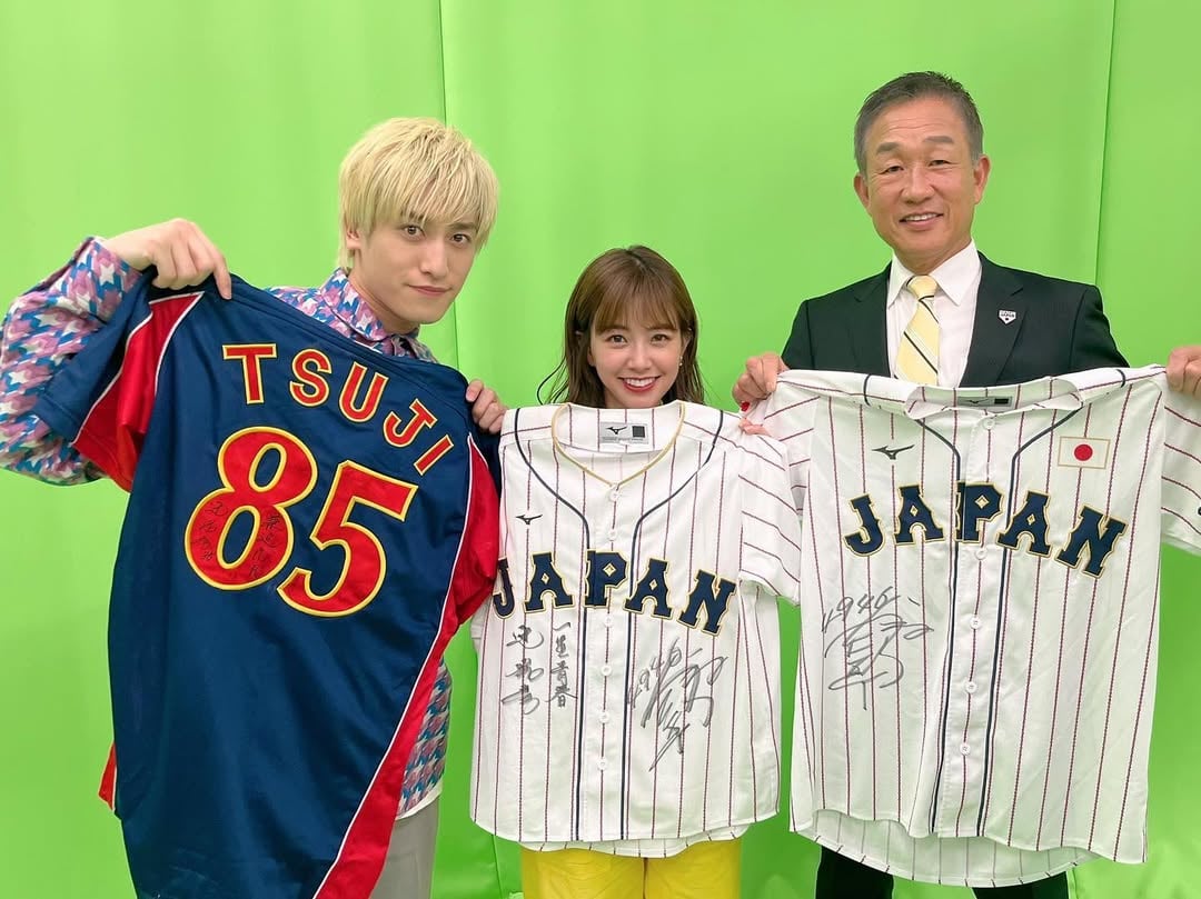 🏆#worldbaseballclassic 侍ジャパン、全勝優勝！世界一、おめでとうございます。1月に収録した事前特番、そして名古屋大阪の強化試合&本大会の9試合、primevideoの配信にMCとして参加させていただきました。(取材日も含めて毎日のようにご一緒した辻さんの温かさと優しさ、様々な角度からのプレー解説でより探究心が高まりましたし、どんな時も明るく気遣いが素晴らしい兼近さん。お二人とご一緒できてよかったです🔥)目の前で起こっているもの全て、毎日が夢のようで、あっという間で幸せな1ヶ月でした。至高な数々のプレーはもちろん、勝負の奥深さ、チームになっていく素晴らしさ、色んなものを改めて感じ取ることができました。国際大会、そしてスポーツの醍醐味が語り尽くせないほど詰まっていました。昨年のサッカーW杯、今大会のWBC、形は違えどこうしてキャスターとして携わることができたのは(至らない点も多かったですが)本当に貴重でかけがえのない財産ですし、一生の思い出です。観る側としてですが、幼い頃からスポーツが生きがいの人生、これだからやめられないよね。心からたくさんの感動をありがとうございました。#WBC2023#侍japan #primevideo by @emiri_nakagawa