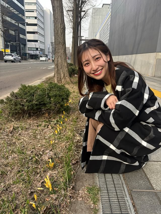 STV札幌テレビ アナウンサー竹井愛乃です！・今朝もシャイン！ありがとうございましたSTV本社前で小さな黄色い春を見つけました💛🌼新年度初日、素敵な1日になりますように☺️・・・・・#アナウンサー#fyp#新番組#札幌観光#北海道観光