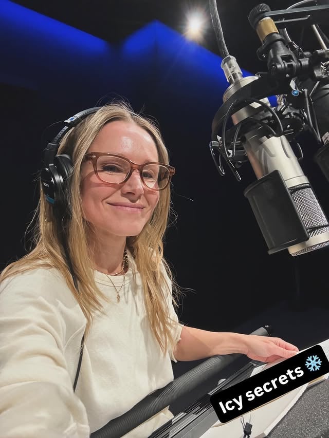Back in the booth!! ❄️ @disneyfrozen by @kristenanniebell