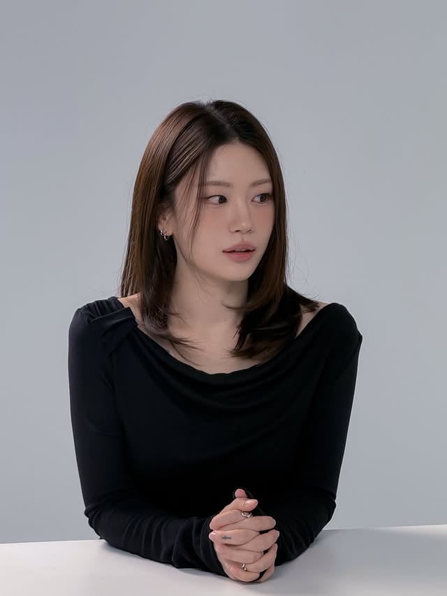 디밀과 한솥밥을 먹게 된 기념으로 프로필 🙂‍↔️🍰🍵오랜만에 샵도 갔다와서 가짜얼굴 된 기념 포토이즘도 찍음 by @tangerineshower