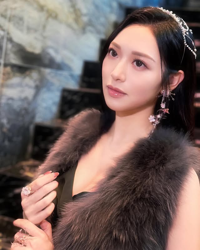 When the stars bloom🪻Makeup & Hair : @kayowang Accessories : @pamycarie by @crystalfyy