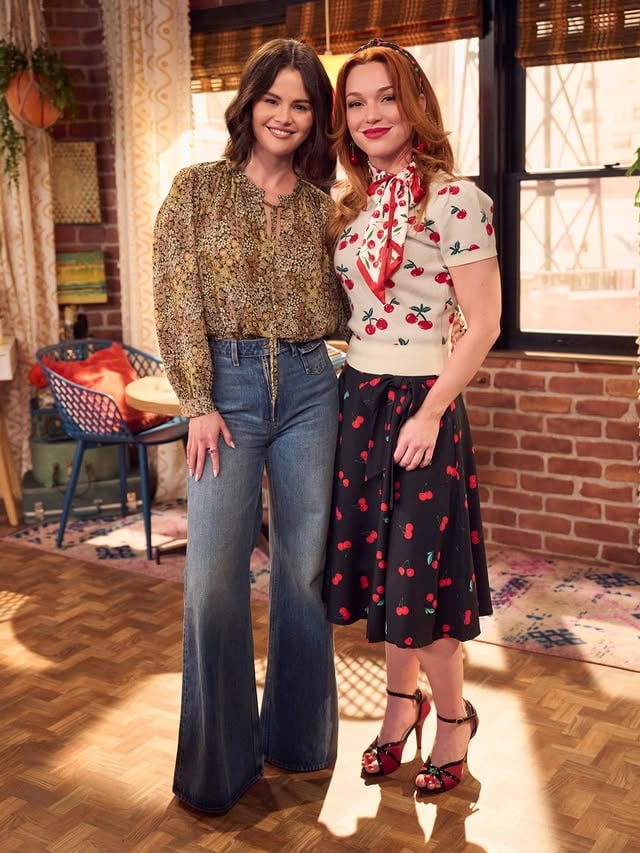 Jennifer Stone has been confirmed to return as Harper Finkle in the upcoming third season of “Wizards Beyond Waverly Place.” She was seen on set and reuniting with Selena Gomez this past week during filming. See more on Just Jared Jr now!#JenniferStone#SelenaGomez#WizardsBeyondPhotos: Disney/Eric McCandless by @justjaredjr