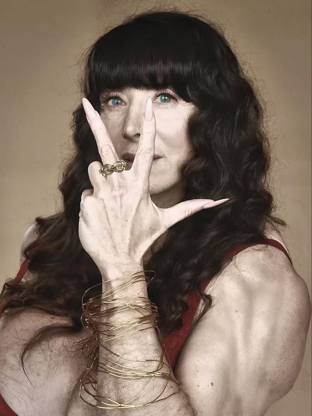 Like in an old movie, when the heroines were very strong women with good principles #fitness #workout #bodybuilding #style #womenempowerment by @lalliboop