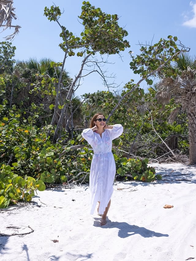 We’re always told to take a deep breath…but what does that really mean?Is it relief… letting go…or bracing yourself to keep going?Maybe it’s not about the breath at all—maybe it’s the pause we need to remind ourselves to take 🤍Spending quiet time outdoors can do more for your health than you think ✨The earth doesn’t rush—Maybe we’re allowed to do the same 🌏🍃🌊#EarthDay #WomenOver50#MindfulMoments #NatureHeals#NaplesFloridaswim suit cover up @tbahama