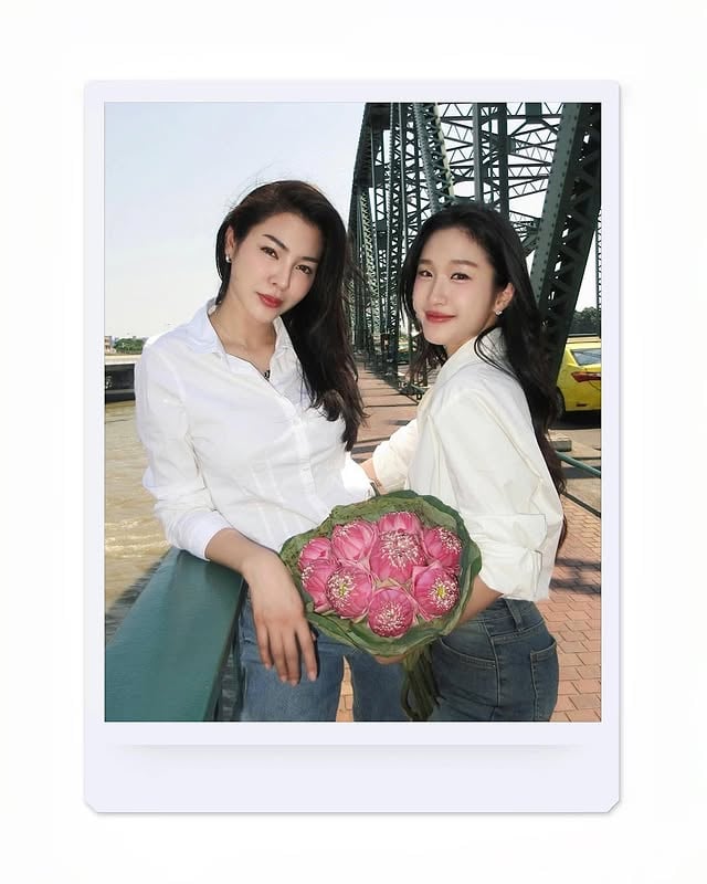ดอกบัวมั้ยจ๊ะ 🪷👭 by @atomprys