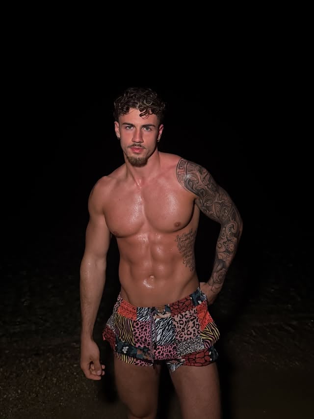Midnight swim 🌊 by @domenikjohn