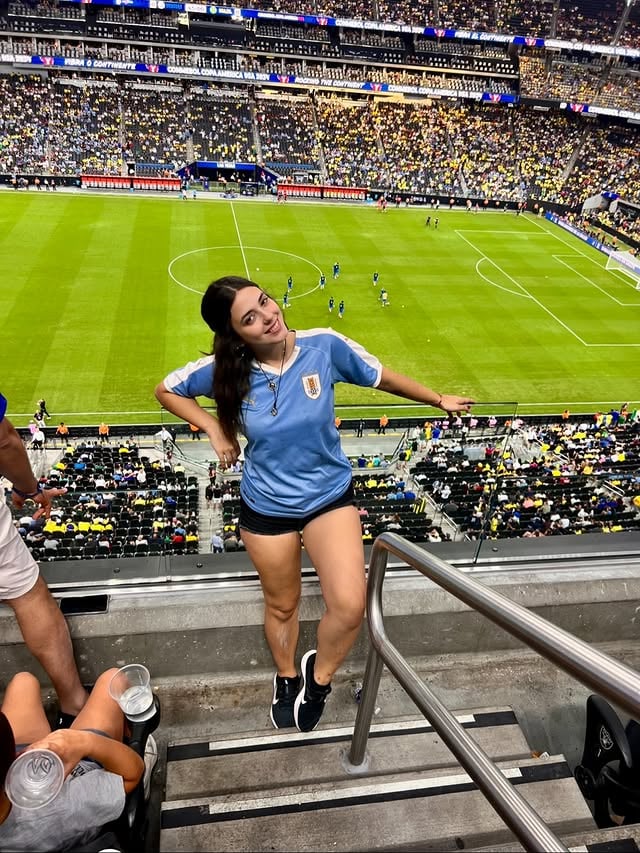 Menos de 1 mes para que la vida se vuelva a ver así de nuevo 🏆🇺🇾 y en el barrio somos todo’ Suárez, si te descuidas te metemo’ otro gol;) by @alaskkag