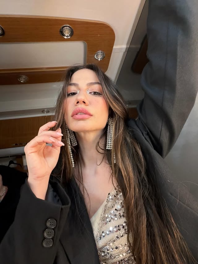 Güzel yolculukların kamera arkası 💋 by @demetozdemir