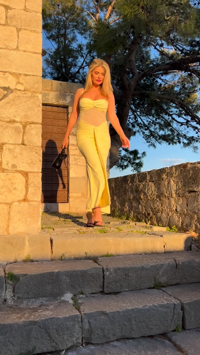 Dišpetožo moja mala...💛🌼☀️ #dalmatinka #renatalovrincevicbuljan by @fitnesslife_by_renata_