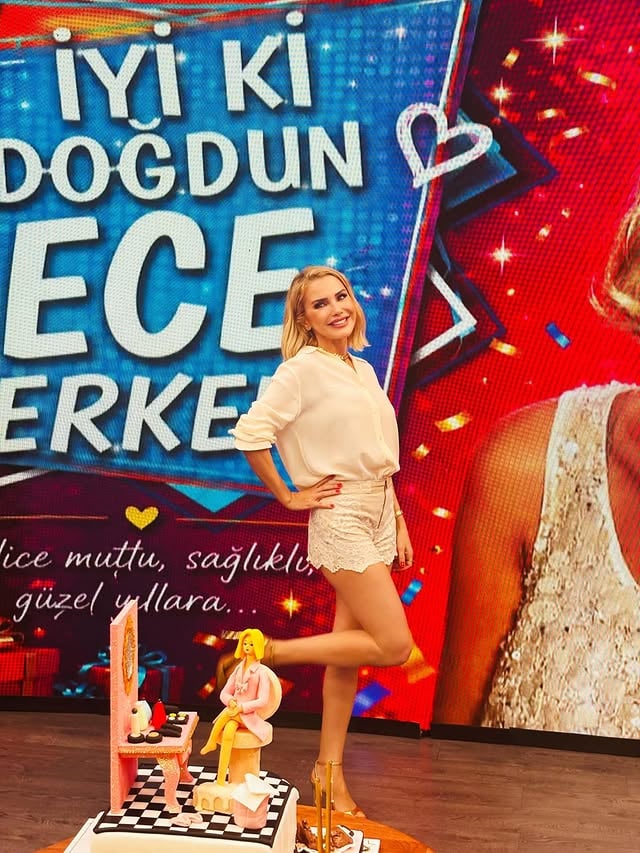 Hey yıllar yenilmedim size👻yeni yaş mutlulukla huzurla şansla gelsin bugün doğan herkesin doğum günü kutlu olsun❤️🌹 ekibimize başta yapımcımız @ferayetanyolac olmak üzere herkese tüm ekibimize ve canım partnerime @nurtugbaalgul ya çok teşekkür ediyorum ne güzel bir sürpriz oldu canlı yayında❤️😍