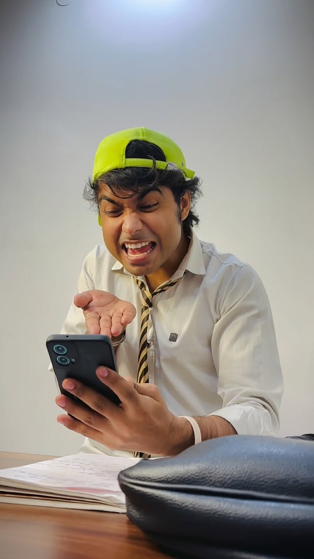 Kyyyaaa aesa kiyaa h aapne ?😂.....[teacher, teacher life, teacher days, teacher memories, for you, trending, trending reels, funny, funny shorts, funny reels, explore page, student, student life, student memories, comedy, thoughts]#funnyvideos #school #teacher #comedy #mohitthareja