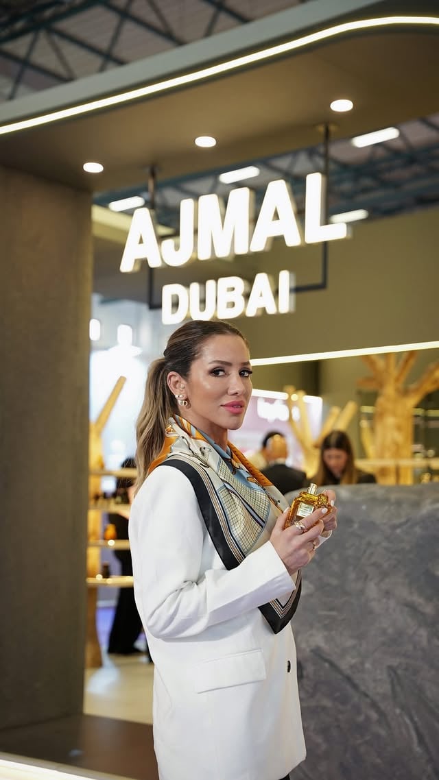 Bazı kokular sadece güzel kokmaz, bir ana dönüşür✨‘Ajmal Perfume’ ile tanıştığım bu keyifli anlar tam olarak öyleydi. Zamansız notaların içinde kendime küçük bir mola verdim; her kokunun bıraktığı his ise bambaşka♥️💫@ajmalperfumes@ajmalperfumeus #işbirliği@ajmalperfumeus by @melisdilmener