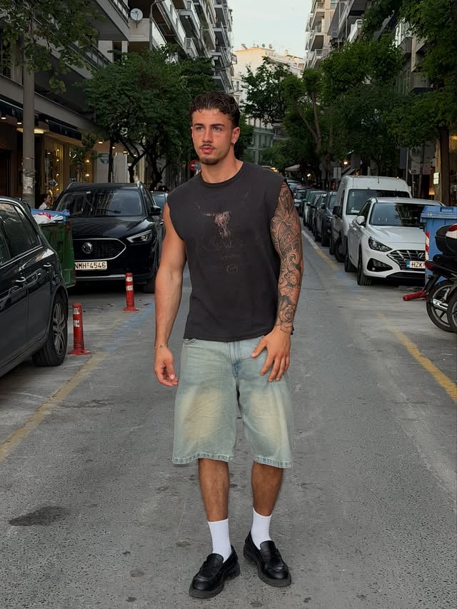 In the streets of Thessaloniki 🇬🇷 by @domenikjohn