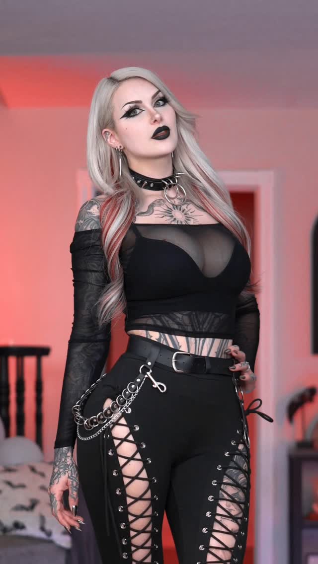 Sorry I was late I spent an hour lacing up my pants 🖤...#altgirls #altfashion #altstyle #blacklipstick #gothgirl