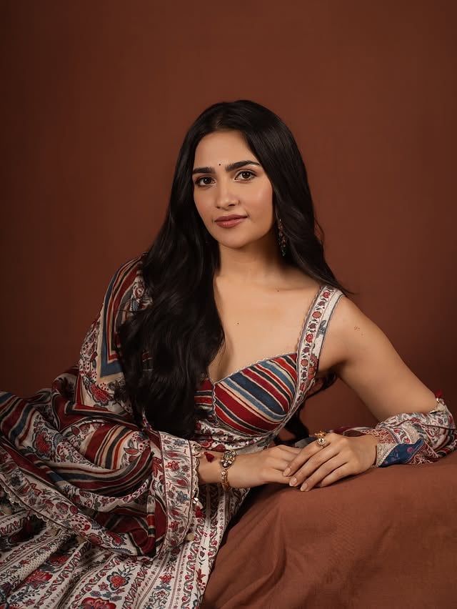 Does writing a caption ever get easier? Designer: @karan.toraniStyled by: @aasthasharma with @iammanishaAssistant Stylist: @ragineestylesPhotos by @sujana.zip HMU : @suburao_hair_and_makeup @shivugowda2011 by @rukmini_vasanth