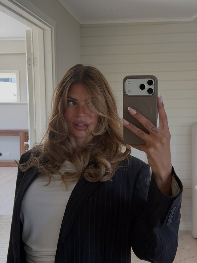 Back home to mirror selfies and boring a** weather 🙄 by @zoefaybrown