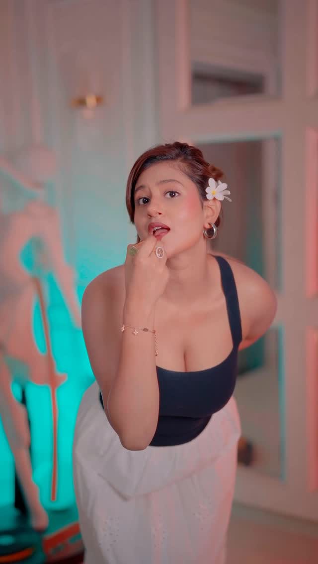 Passing the lipstick challenge to @vinitatutejamua 🫠 #anjaliarora #lipstickchallenge #lipstick #viral #trending by @anjimaxuofficially
