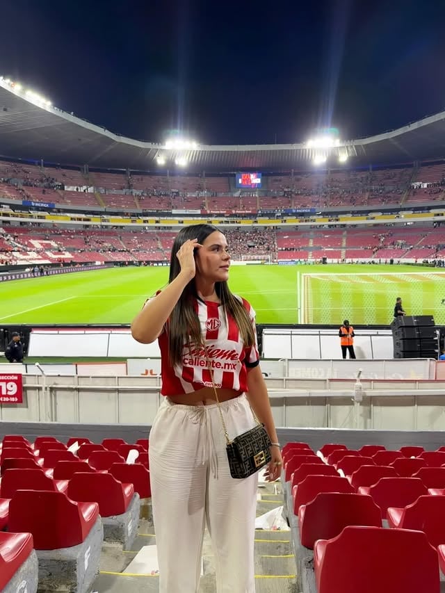 Seguimos aquí 🐐 @chivas Siempre consentida por @mgmotormx 😍 by @marifer_cracks