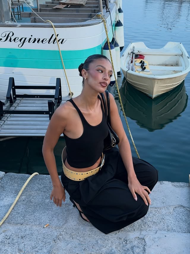 in testa ho solo una tavola da surf e uno zaino pieno di costumi by @ssmirii