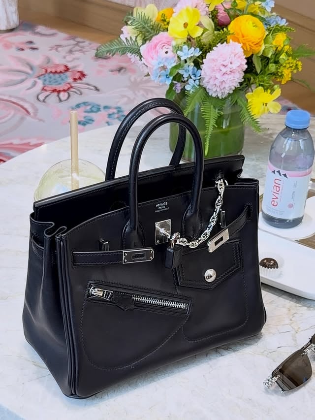 My deets from the weekend 🎊 - two 2️⃣ special Hermès pieces… first up the Rock Birkin 25 in Volupto leather with my rock n’roll studded chypres 👡 for super casual Sunday shopping at @cartier. Saturday night was the maiden voyage for my box leather Sanglons clutch with my new @louisvuitton blouse. Swipe for a pic of a few pieces of RTW that came home from 🇯🇵 with me. The views are pure 🪄 from the @mirurestaurant terrace at the @stregischicago ✨ Thank you for letting me share with you 🎊#hermesrockbirkin #hermessanglonsclutch #hermeschypres #chanelsandals by @pursebop