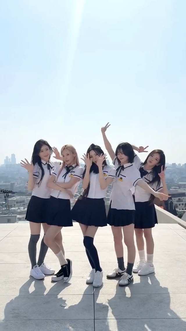 𝗠𝗼𝘁𝘁𝗼 𝗼𝗻 𝘁𝗵𝗲 𝗿𝗼𝗼𝗳𝘁𝗼𝗽 🏫💙#ITZY #MIDZY #ITZY_Motto#MottoChallenge