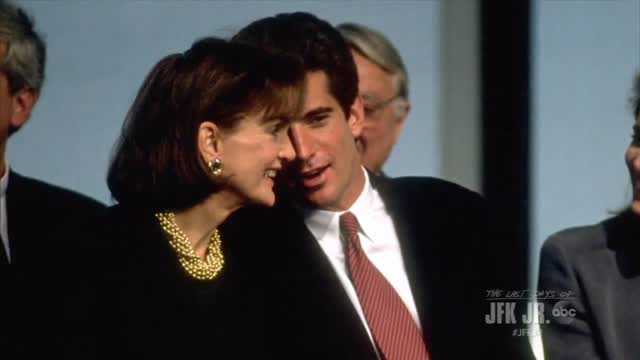 On this day 32 years ago, the world lost former first lady Jacqueline Kennedy Onassis, who died in New York at the age of 64 after a battle with non-Hodgkin lymphoma. John addressed the crowd outside his mother’s apartment on May 20, 1994: “Last night at around 10:15, my mother passed on. She was surrounded by her friends and her family and her books... the people and the things that she loved, and she did it in her own way, and in her own terms.... We all feel lucky for that, and now she’s in God’s hands.”Following her death, John told his friends “You don’t really grow up until both of your parents are gone.”Her legacy, grace, strength and elegance continues to inspire generations. Rest in peace to an icon 🕊️#jackie #jackiekennedy #jacquelinekennedy #jackieo #jackiekennedyonassis by @jfkjrpage