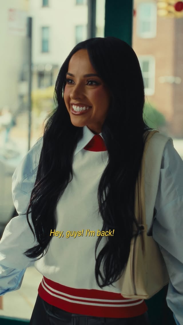 Capítulo 82: Becky G visita el café con la participación especial de @iambeckyg 💃🏽🎤🎶 Con @winnie_thepooj como Thyme y @darrylgenejr como CaleGracias a: Dirección de @jonahfeingold, Director de Fotografía/Color @eyalbaucohen, Dirección de postproducción @nitay.dagan, Editor principal y mezcla de sonido @fogelmusic, Música original @buona.notte, Grabación de sonido @verronicahein, Utilería + PA @hannahmeholick, Productora asociada @torijeanine y a @rowingblazers por el vestuario de los baristas! by @iambeckyg