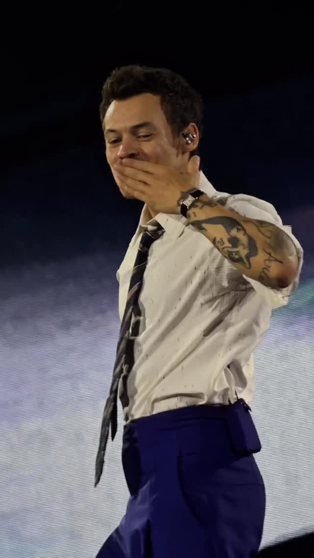 Last one I promise (eh nicht) #americangirls #harrystyles Amsterdam N4 by @fabiwndrlnd